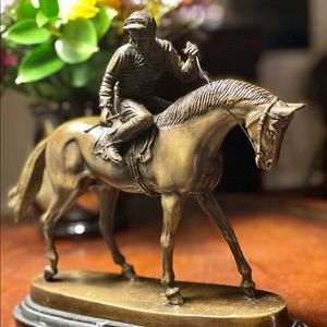 1999 DELAWARE PARK ISSUED HORSE AND JOCKEY STATUE